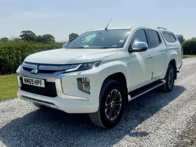 Used Mitsubishi L200 150 HP (110 kW) 2020 White Pickup