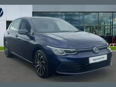 Used VW Golf VIII Life 128 HP (94 kW) 2023 Blue Hatchback