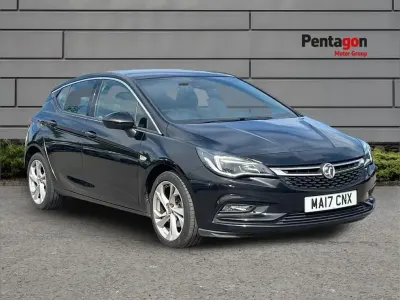 Used Vauxhall Astra SRi 99 HP (72 kW) 2017 Black Hatchback