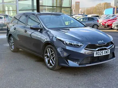 Używany Kia Ceed 138 KM (101 kW) 2025 Szary Hatchback