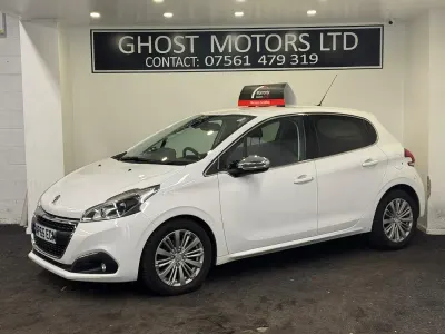 Used Peugeot 208 Allure 100 HP (73 kW) 2016 White Hatchback