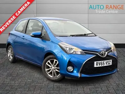 Used Toyota Yaris 69 HP (50 kW) 2015 Blue Hatchback