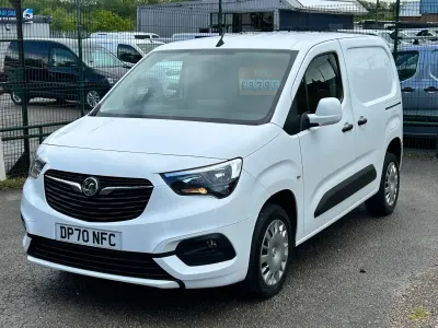 Usado Vauxhall Combo Sportive 100 CV (73 kW) 2021 Blanco Monovolumen