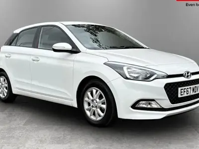 Used Hyundai i20 SE 84 HP (61 kW) 2017 White Hatchback