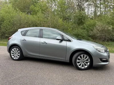 Second-hand Vauxhall Astra Elite 2012 Argintiu Hatchback