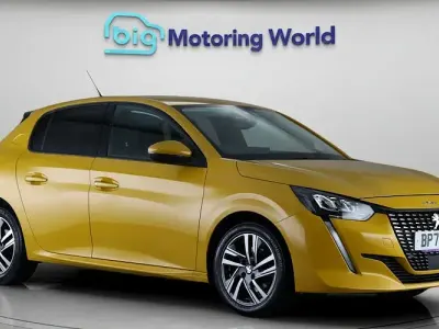 Używany Peugeot 208 Allure Premium 102 KM (75 kW) 2022 Żółty Hatchback