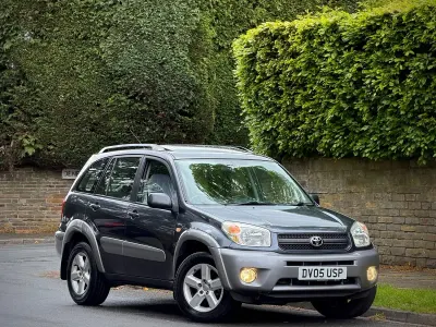 Usado Toyota RAV4 147 CV (108 kW) 2005 Gris SUV