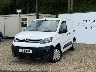 Używany Citroën Berlingo 130 KM (95 kW) 2021 Biały Minivan