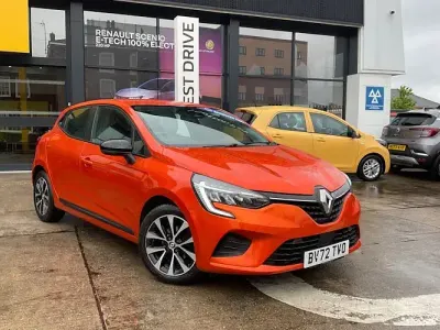 Used Renault Clio Evolution 90 HP (66 kW) 2022 Orange Hatchback