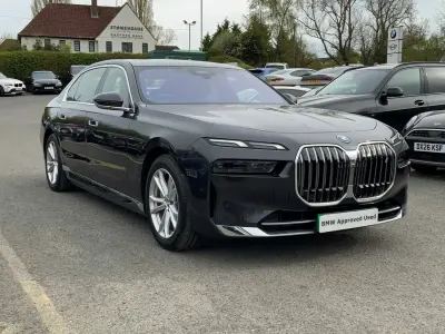 Usado BMW i7 Comfort Edition 334 kW (455 HP) 2025 Cinzento Sedan