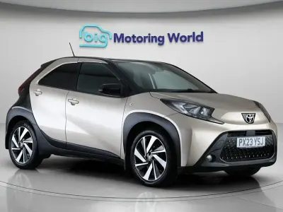 Usado Toyota Aygo X 72 HP (52 kW) 2023 Bege SUV