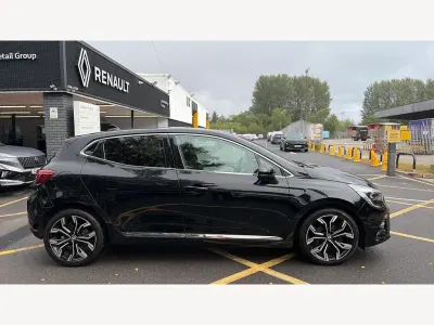 Used Renault Clio Techno 90 HP (66 kW) 2023 Metallic  diamond black  Hatchback