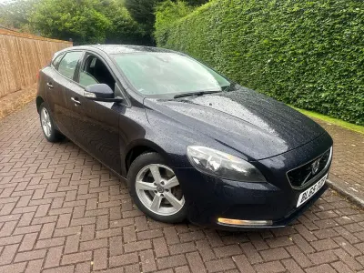 Used Volvo V40 120 HP (88 kW) 2016 Blue Hatchback