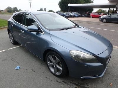 Used Volvo V40 SE 180 HP (132 kW) 2025 Blue Estate