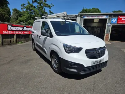 Used Vauxhall Combo Edition 100 HP (73 kW) 2019 White MPV