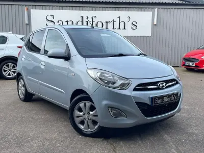 Usado Hyundai i10 Active 86 HP (63 kW) 2012 Prateado Citadino