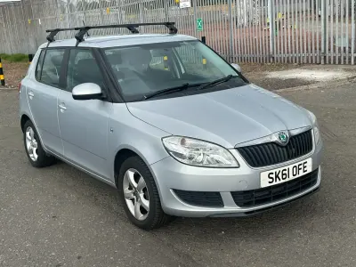 Begagnad Skoda Fabia SE 90 HK (66 kW) 2011 Silver Halvkombi