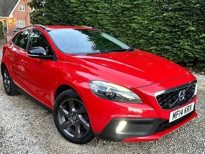 Used Volvo V40 2014 Red Hatchback