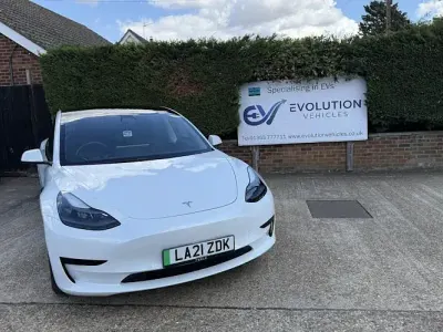 Used Tesla Model 3 Standard Range 180 kW (245 HP) 2021 White Sedan