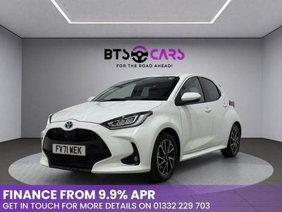 Used Toyota Yaris Hybrid Design 116 HP (85 kW) 2022 White Hatchback