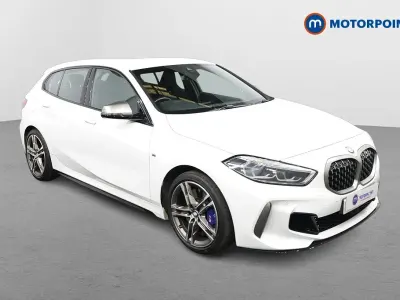 Begagnad BMW M135 2022 Vit Halvkombi
