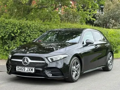 Begagnad Mercedes A180 Executive 136 HK (100 kW) 2019 Svart Halvkombi