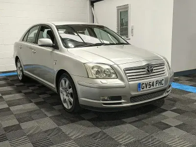 Usado Toyota Avensis T4 163 HP (119 kW) 2004 Prateado Citadino