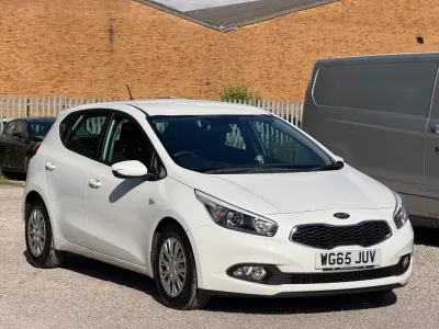 Used Kia Ceed 89 HP (65 kW) 2015 White Hatchback