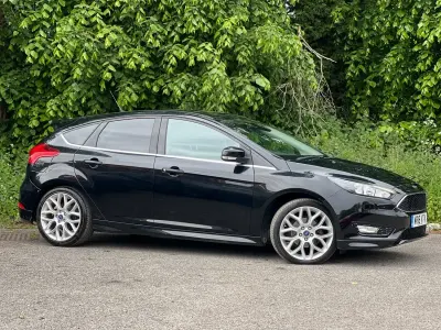 Usado Ford Focus Zetec 2016 Negro Utilitario
