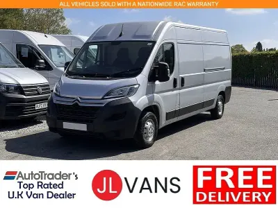Begagnad Citroën Relay 140 HK (102 kW) 2022 Silver Van