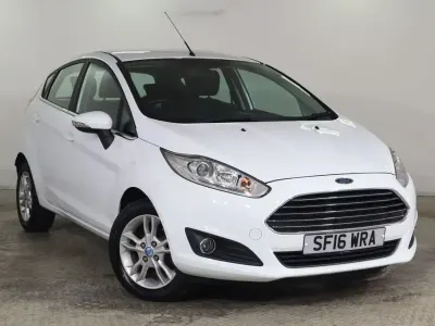 Used Ford Fiesta Zetec 82 HP (60 kW) 2016 White Hatchback