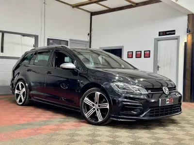 Begagnad VW Golf VII R 310 HK (228 kW) 2018 Svart Kombi
