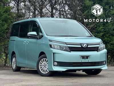 Green Used 2015 Toyota Voxy MPV | £10,990 (Super price)
