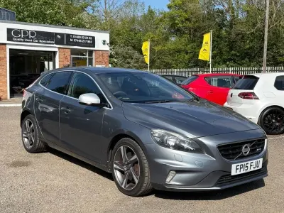 Usado Volvo V40 R-Design 150 HP (110 kW) 2015 Cinzento Citadino