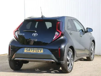Usado Toyota Aygo X 72 CV (52 kW) 2023 Verde SUV