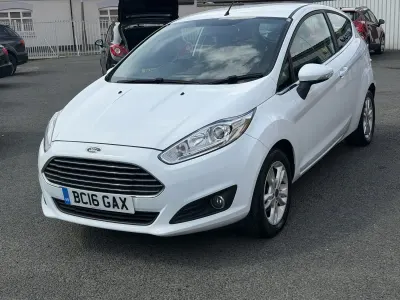 Used Ford Fiesta Zetec 82 HP (60 kW) 2016 White Hatchback