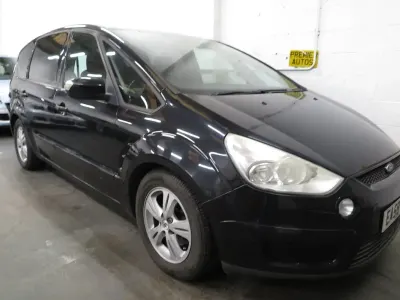 Usado Ford S-MAX Zetec 145 HP (106 kW) 2008 Preto Monovolume