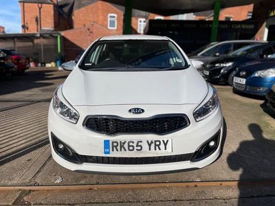Used Kia Ceed 2015 White Hatchback