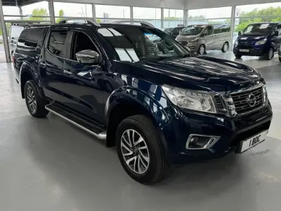 Usado Nissan Navara Tekna 190 HP (139 kW) 2017 Azul Pickup