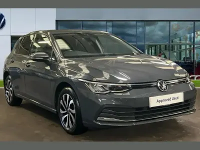 Usado VW Golf VIII Active 147 CV (108 kW) 2022 Gris Utilitario