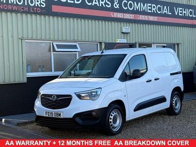 Used Vauxhall Combo Edition 100 HP (73 kW) 2019 White MPV