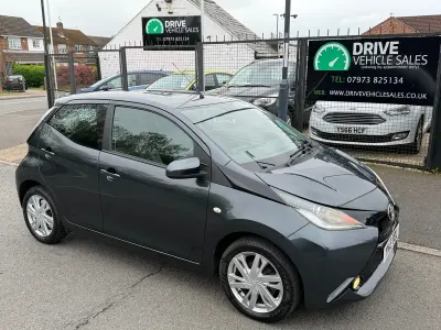 Usado Toyota Aygo x-press 2015 Cinzento Citadino