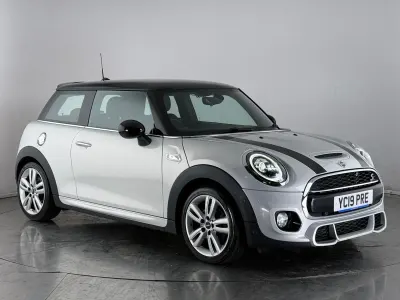 Gebraucht Mini Cooper S Hatch 192 PS (141 kW) 2019 Silber Kleinwagen