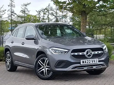 Käytetty Mercedes GLA200 163 HP (119 kW) 2022 Harmaa Katumaasturi