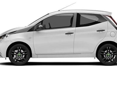 Used Toyota Aygo x-press 69 HP (50 kW) 2015 White Hatchback