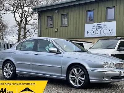 Usado Jaguar X-type Sovereign 155 HP (114 kW) 2007 Prateado Sedan