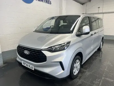 Usado Ford Tourneo Custom Zetec 2024 Prateado Van