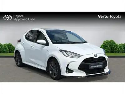 Used Toyota Yaris 113 HP (83 kW) 2020 White Hatchback