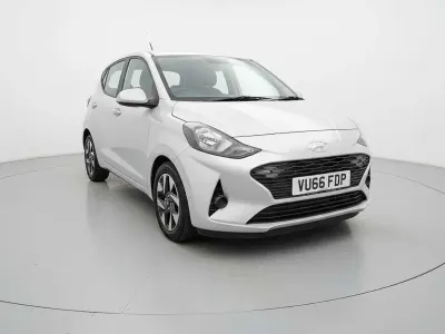 Usado Hyundai i10 Advanced 83 CV (61 kW) 2025 Gris Utilitario
