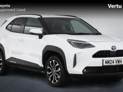 Used Toyota Yaris Hybrid Design 116 HP (85 kW) 2024 Pure white Estate